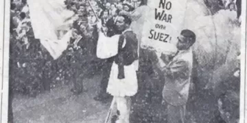 No war over Suez, say Trafalgar Square protester