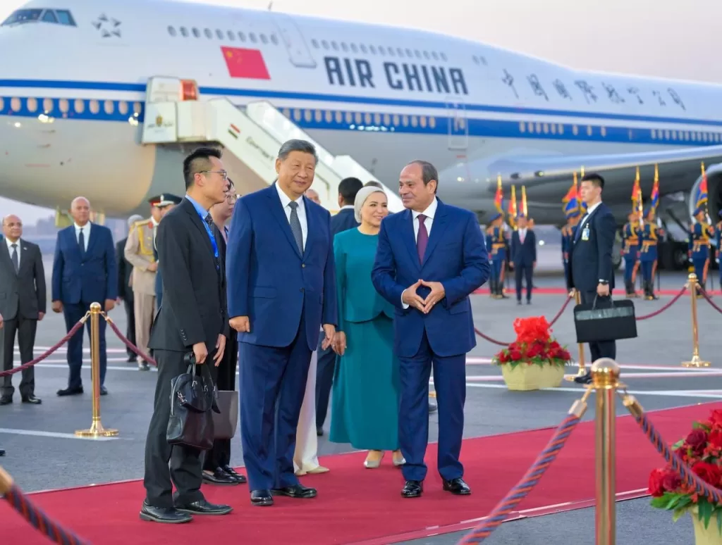 President Sisi, First Lady welcome Chinese President Xi Jinping at Cairo Airport 17 - Egyptian Gazette President Sisi, First Lady welcome Chinese President Xi Jinping at Cairo Airport 16 - Egyptian Gazette