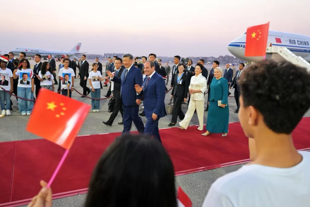 President Sisi, First Lady welcome Chinese President Xi Jinping at Cairo Airport 19 - Egyptian Gazette President Sisi, First Lady welcome Chinese President Xi Jinping at Cairo Airport 18 - Egyptian Gazette