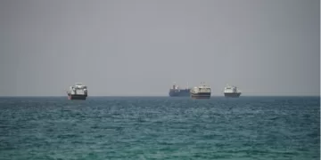 No immediate Hormuz reopening under Iran-Oman deal