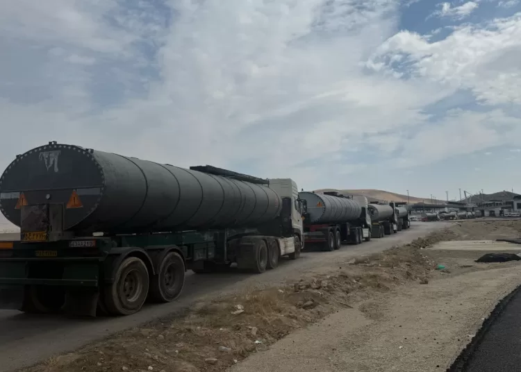Hundreds of trucks jam Turkey-Iran border crossing 11 - Egyptian Gazette