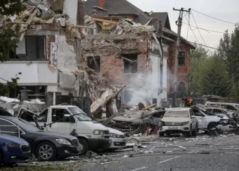 Russian forces hit Kyiv petrol station, injuring 4