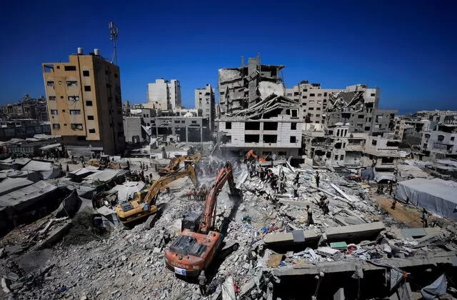 Rescue efforts end after 21 die in Gaza 12 - Egyptian Gazette