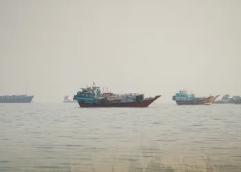 Iran urges US to accept proposal to reopen Hormuz