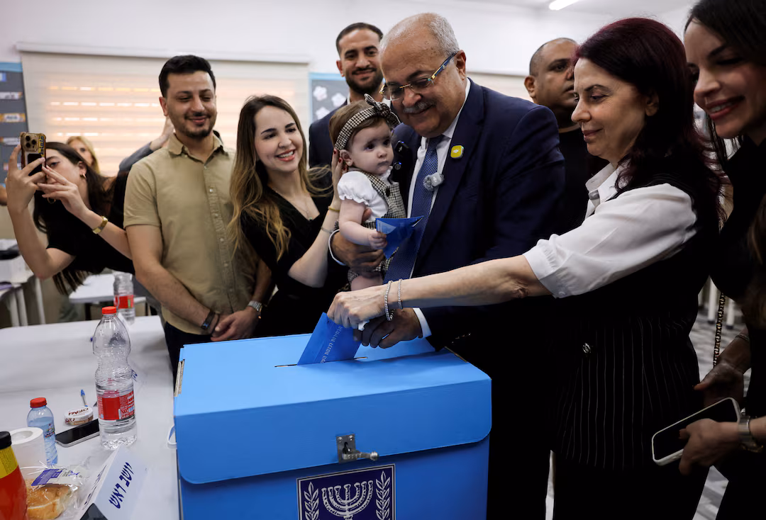 Israel vote ends with no clear majority
