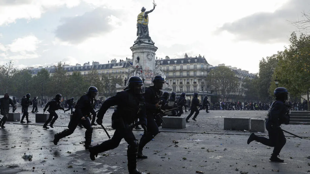 Riots rattle France’s tourism sector