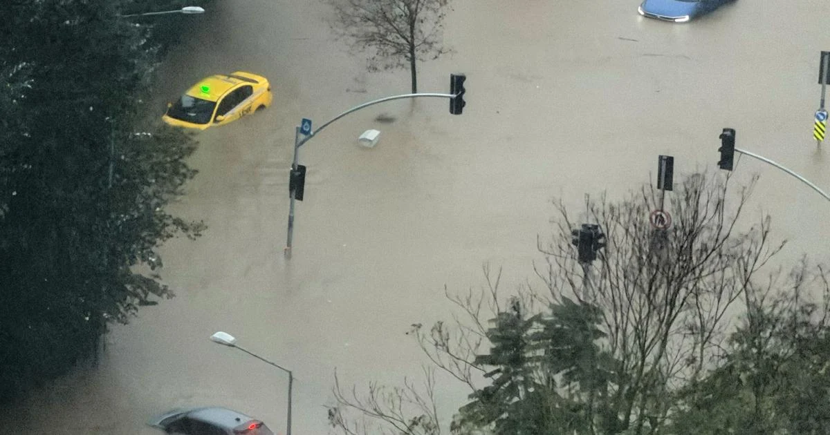Istanbul floods shut schools