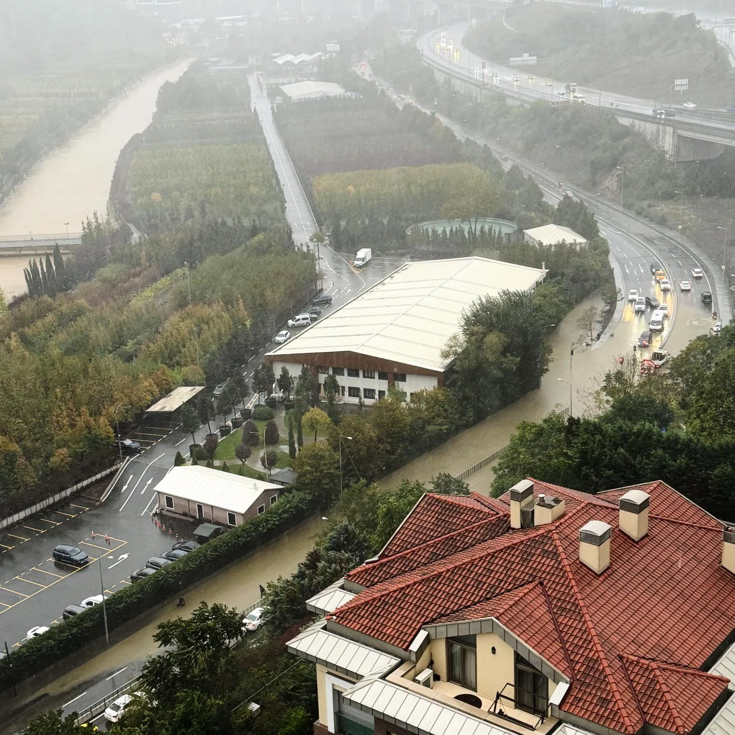Istanbul floods shut schools 14 - Egyptian Gazette Istanbul floods shut schools 13 - Egyptian Gazette