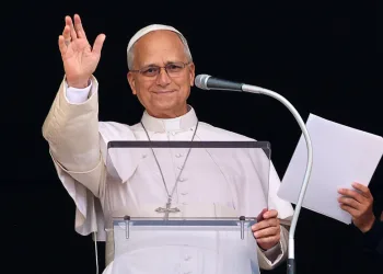 Pope pledges gradual return to duties