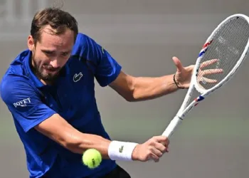 Medvedev marches on in Shanghai