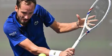 Medvedev marches on in Shanghai