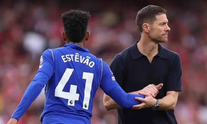 Alonso dismisses Estevao loan talk