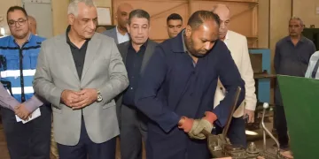 Military Production Min. inspects production lines at Helwan company 1 - Egyptian Gazette Military Production Min. inspects production lines at Helwan company