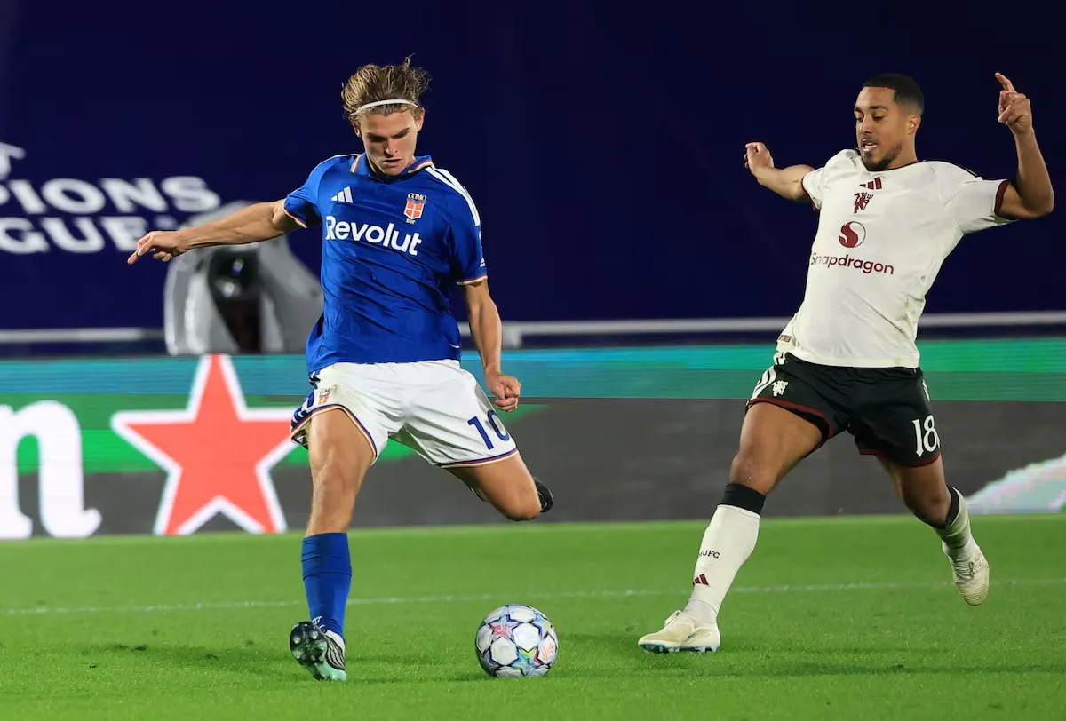 Paz dazzles as Como thrash Manchester United 4-1