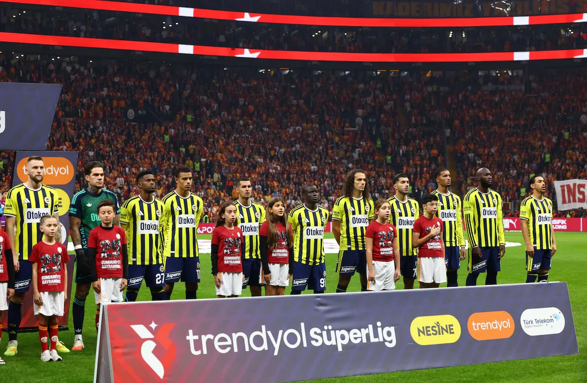 Kuyt to take charge of Fenerbahce on interim basis