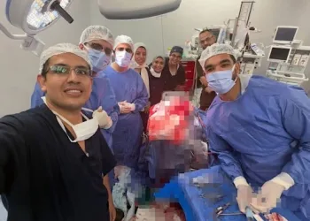 Egyptian surgeons remove metal nail from man’s skull