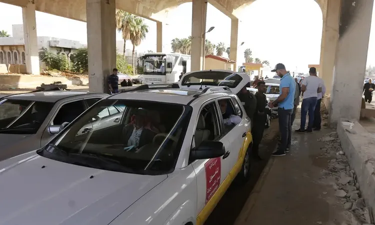 Syria closes key crossing with Jordan after air strikes 11 - Egyptian Gazette Vehicles are being checked by custom officers as they prepare to cross into Syria at the recently reopened Nassib border post in the Deraa province, at the Syrian-Jordanian border south of Damascus on November 7, 2018. (AFP)