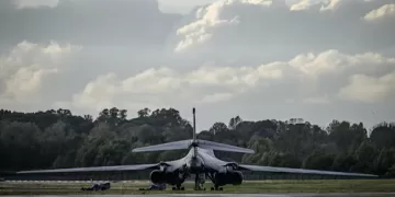 US removes bombers from UK base over suspected plot