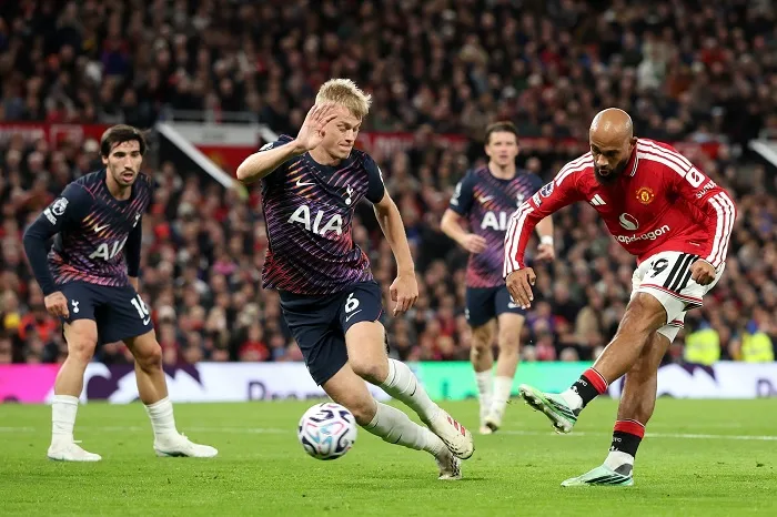 Carrick demands more 'streetwise' Man Utd after Spurs setback 14 - Egyptian Gazette