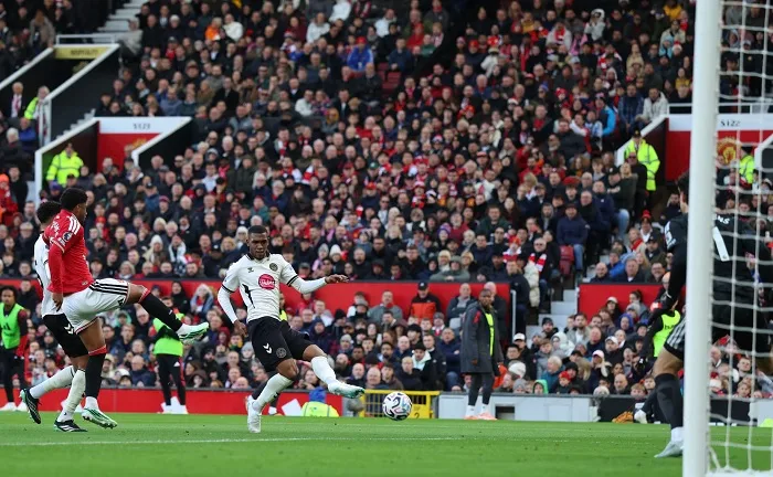 EPL: Man Utd suffer heavy defeat to Bournemouth 18 - Egyptian Gazette EPL: Man Utd suffer heavy defeat to Bournemouth 17 - Egyptian Gazette