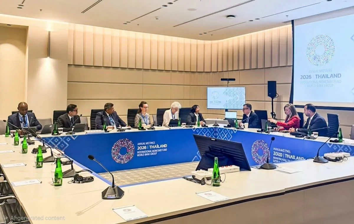 Planning Minister, World Bank discuss innovative local-currency financing in Bangkok