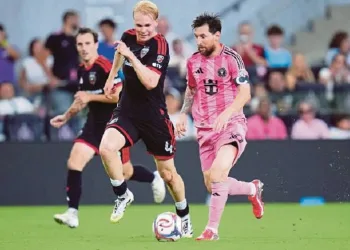 Messi scores twice in 1st game after Argentina exit