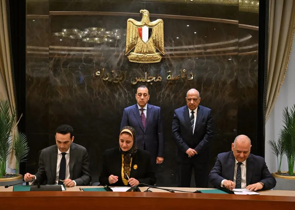 PM witnesses signing of agreements for $650m Dandara solar project