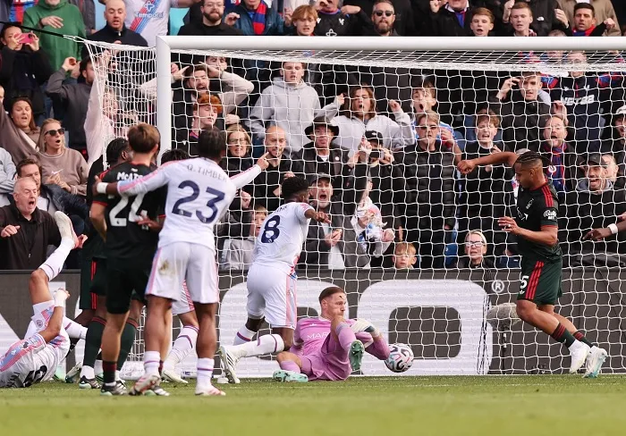 EPL: Palace beat Forest, Hull hold Everton 13 - Egyptian Gazette