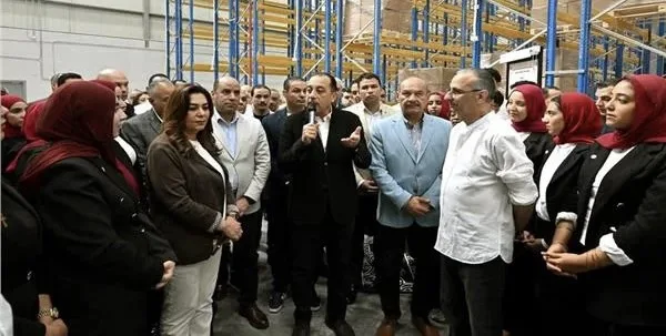 PM opens strategic food commodities warehouse in Suez