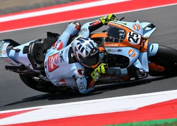 Fernandez smashes lap record in Indonesia