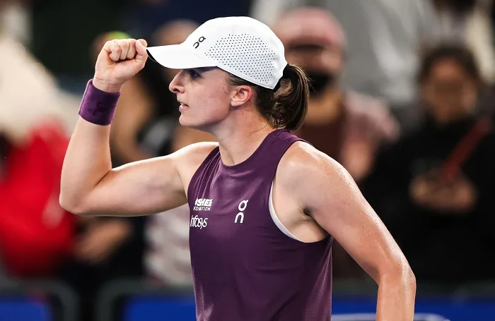Swiatek storms into Wuhan semis