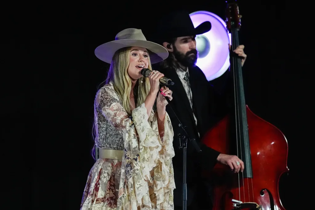Swift, Lovett join Nashville Songwriters Hall of Fame 13 - Egyptian Gazette