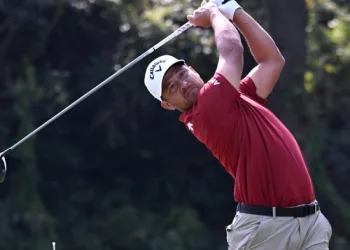Schauffele closes gap on leaders in Japan