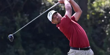 Schauffele closes gap on leaders in Japan