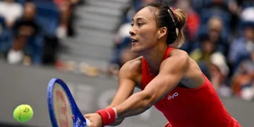 Zheng cruises into China Open semis