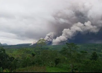 Indonesia’s Semeru erupts 10 times