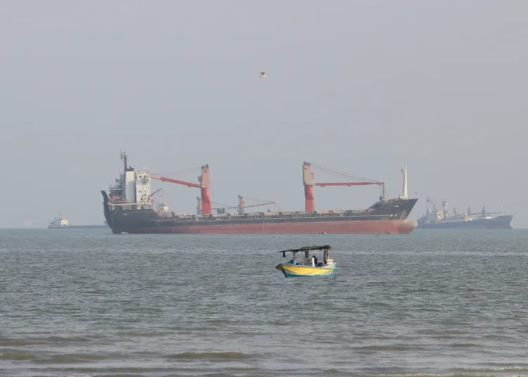 3 tankers strike mines and catch fire in Strait of Hormuz 12 - Egyptian Gazette