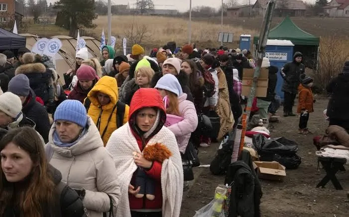 Oleshky aid mission, evacuations begin