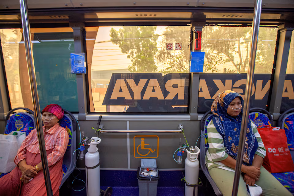 Indonesia deploys oxygen bus amid forest fire haze