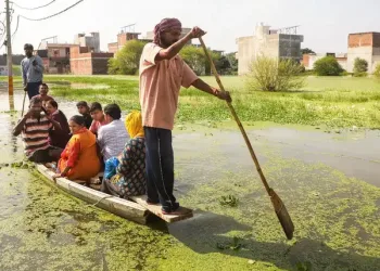 Nepal urges villagers to flee after landslide flood