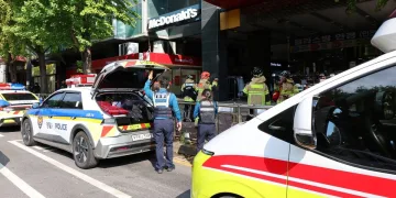 Man stabs 8 in South Korean mall